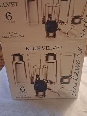 Velvet Shot Glass Set - Clear Glass
